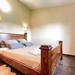 2 Bedroom Pet Friendly In Holiday home Banjole