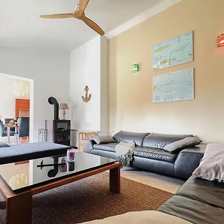 2 Bedroom Pet Friendly In *