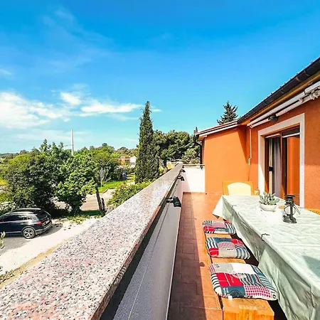 2 Bedroom Pet Friendly In Holiday home Banjole